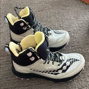 Saucony W’s GORETEX HIKER NEW